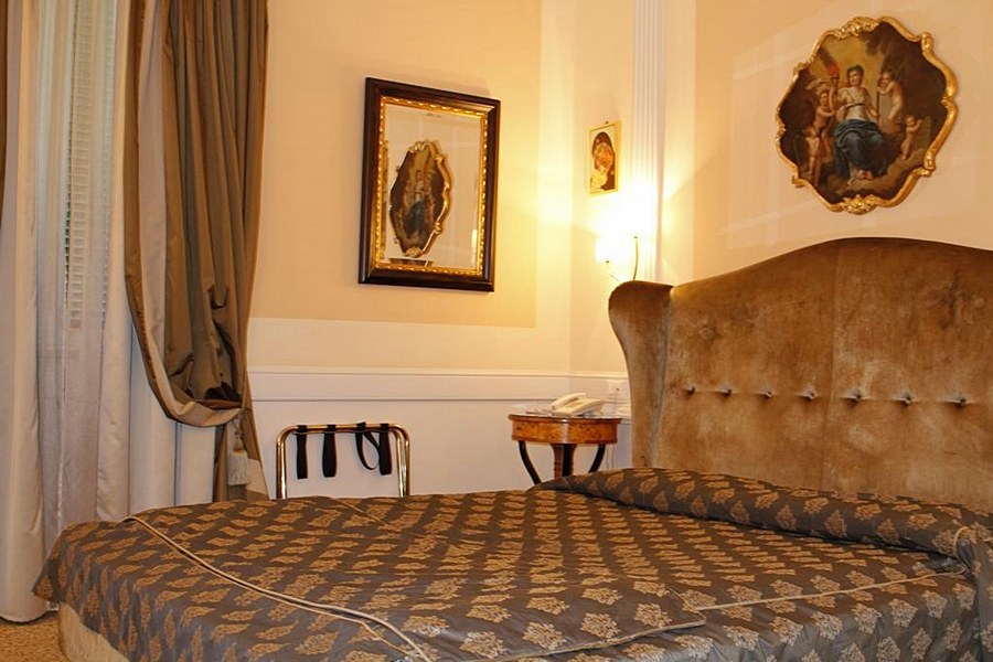 BOUTIQUE HOTEL TREVI photo 2