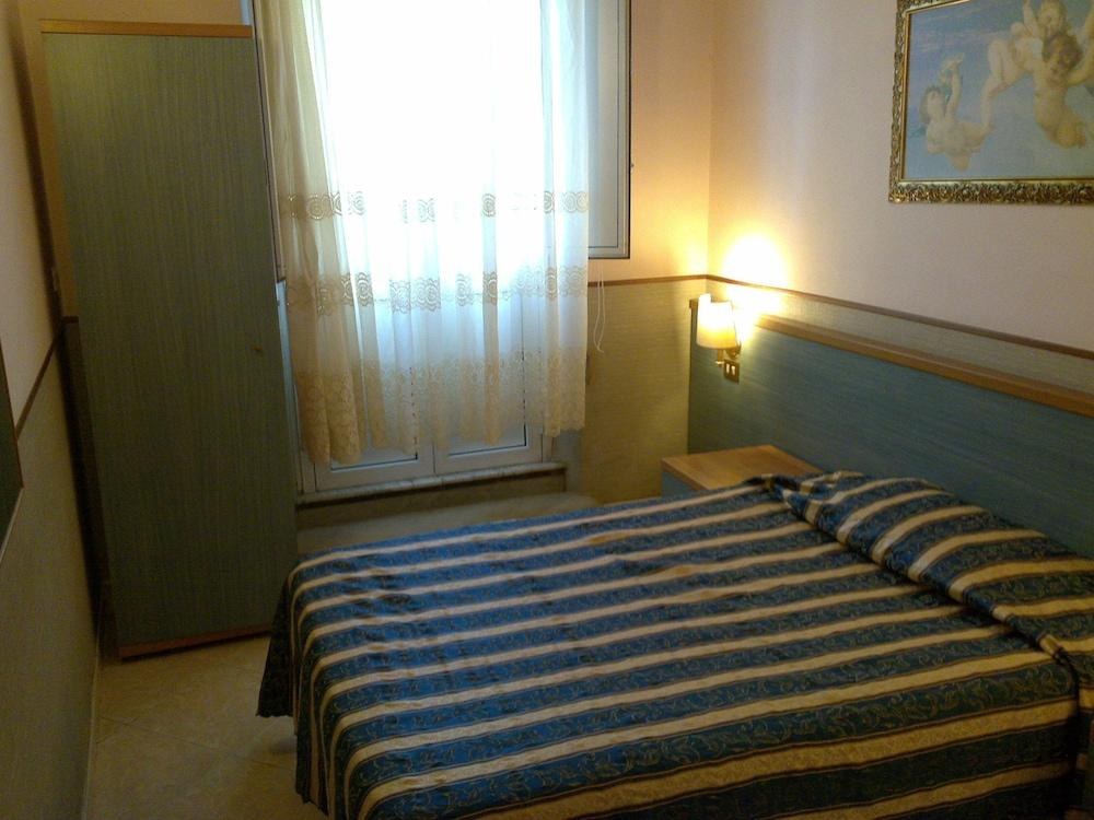 Lazzari photo 3