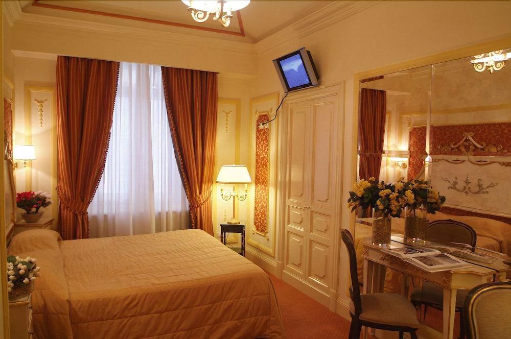 Champagne Palace photo 4