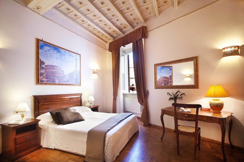 Pantheon Inn photo 2
