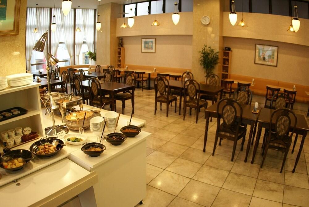 SKY COURT HAKATA photo 3