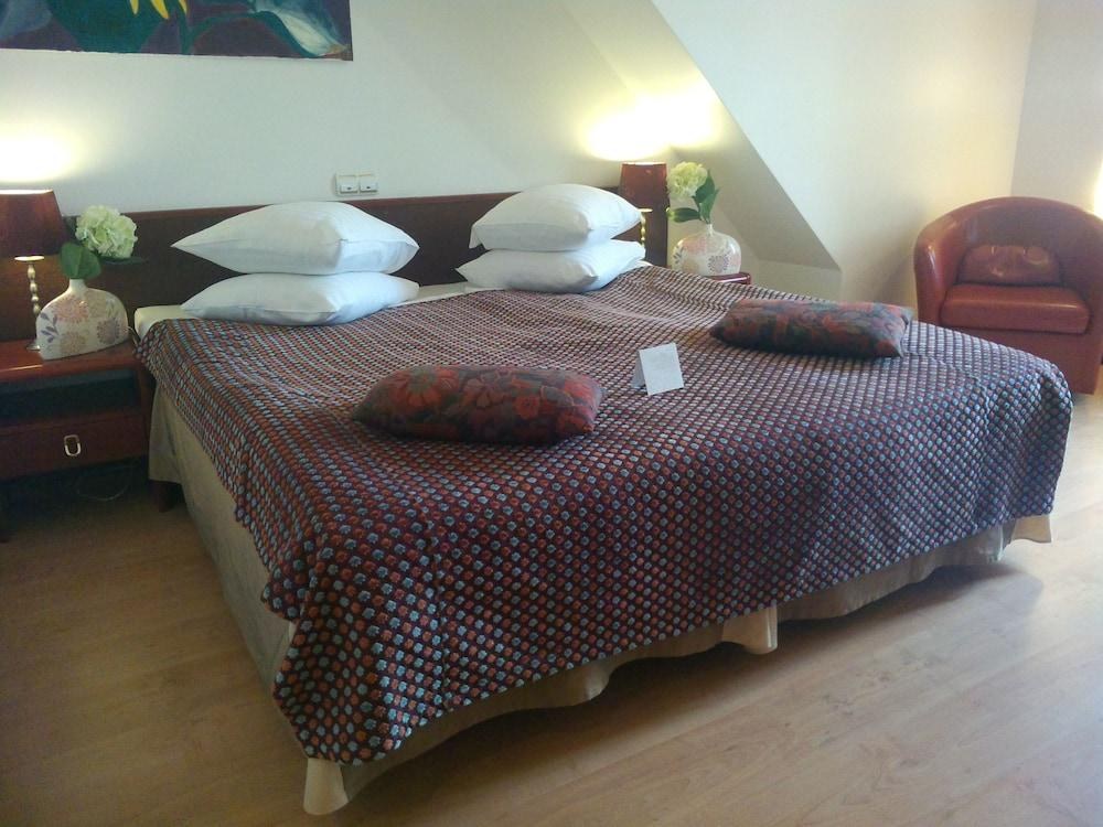 A1 Hotel photo 2
