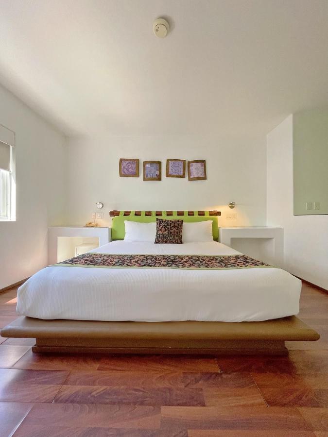 SEVEN CROWN EXPRESS & SUITES photo 1