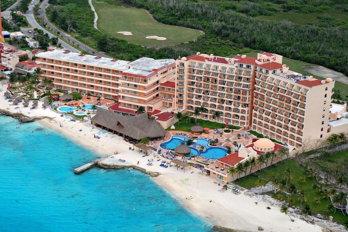 EL COZUMELEÑO BEACH RESORT