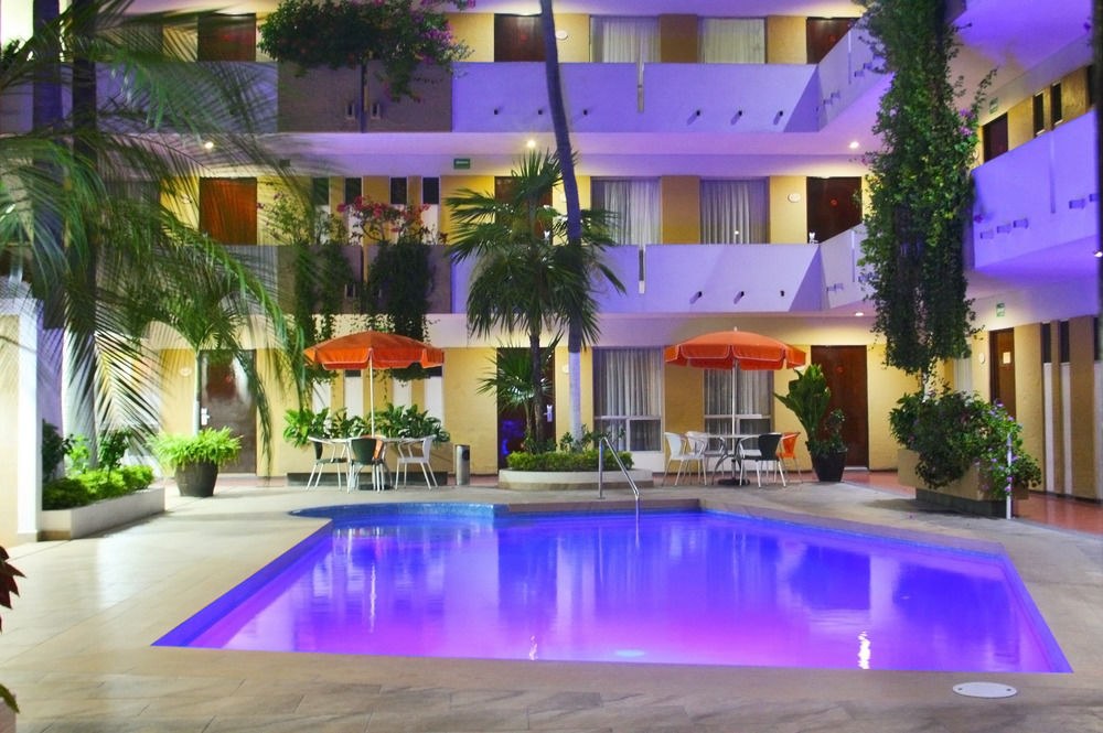 Azteca Inn