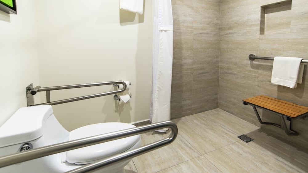 Holiday Inn Mexico Dali Aeropuerto photo 4