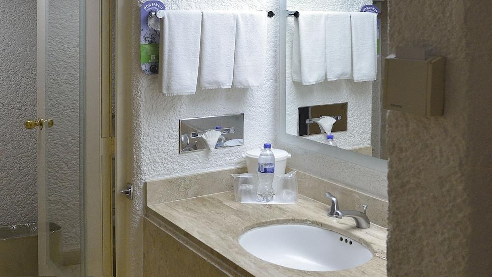 Holiday Inn Morelia photo 2