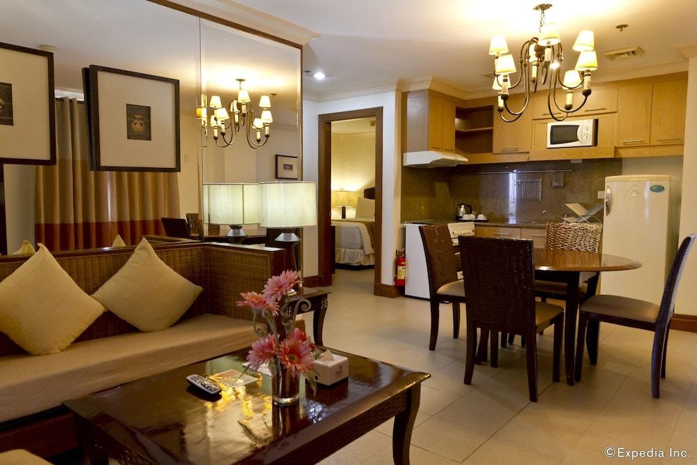 Crown Regency Suites & Residences Mactan photo 2