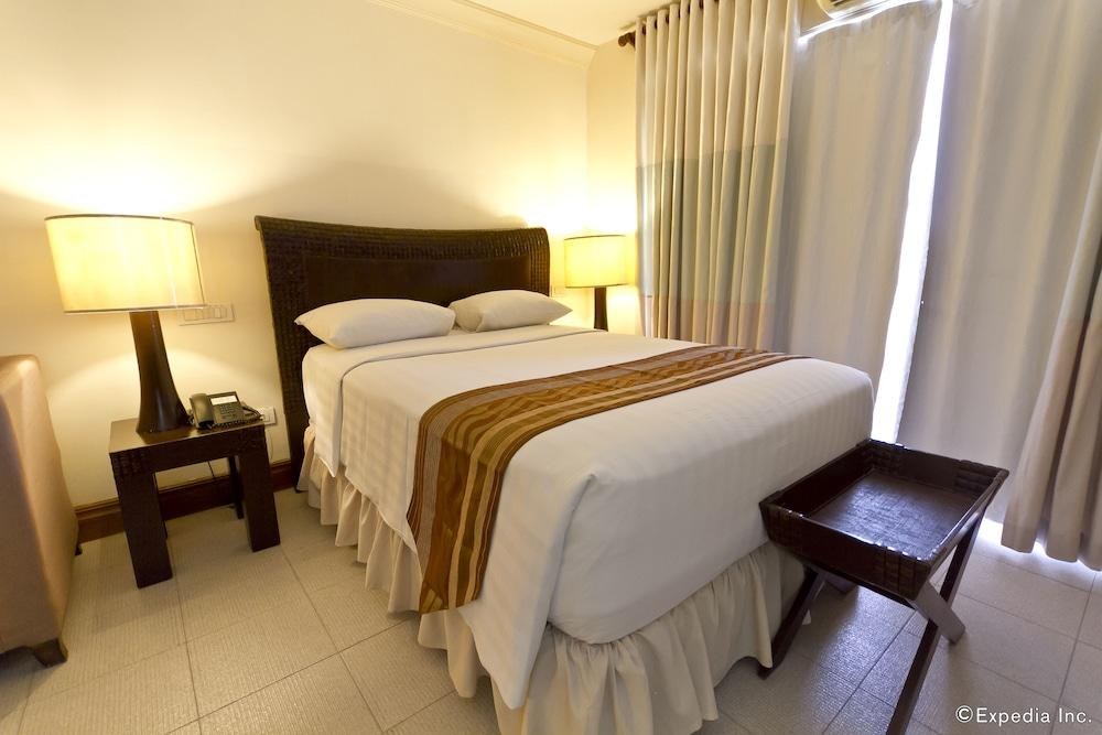 Crown Regency Suites & Residences Mactan photo 4