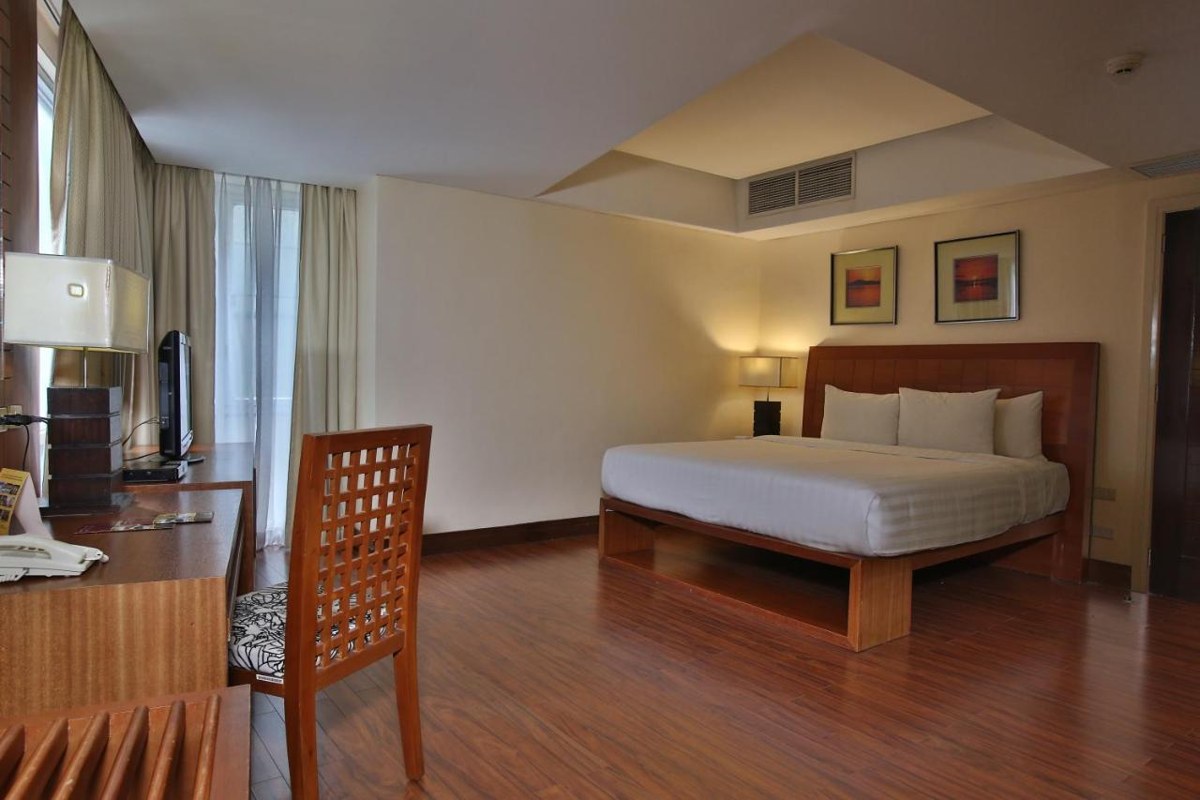 CROWN REGENCY HOTEL & TOWERS