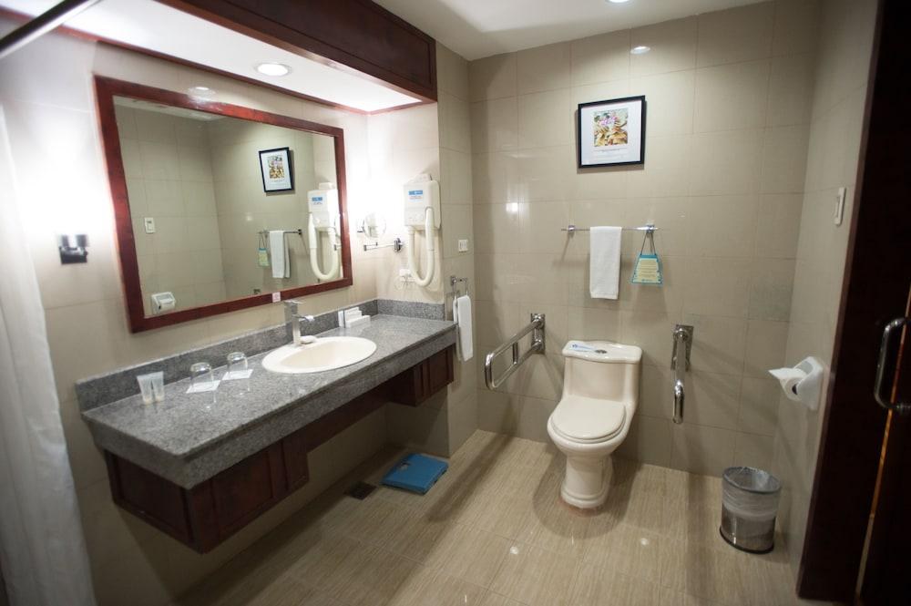 Cebu Parklane International Hotel photo 2