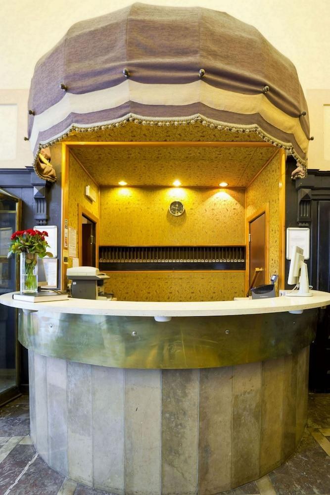 Hotel Royal photo 2