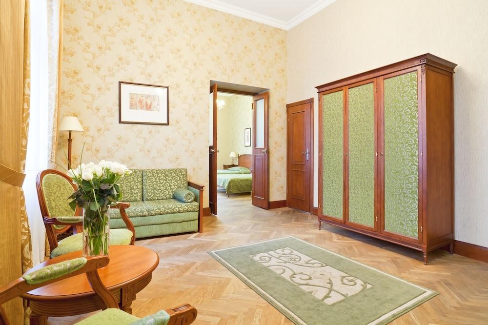 Hotel Royal photo 4