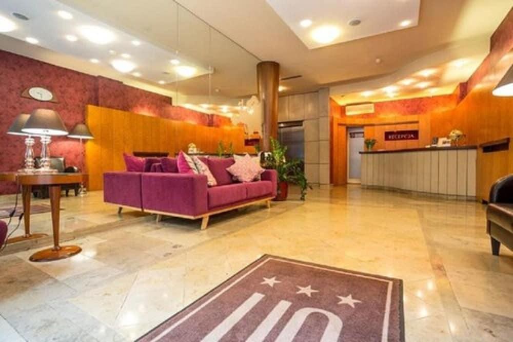 Hotel H12 photo 2