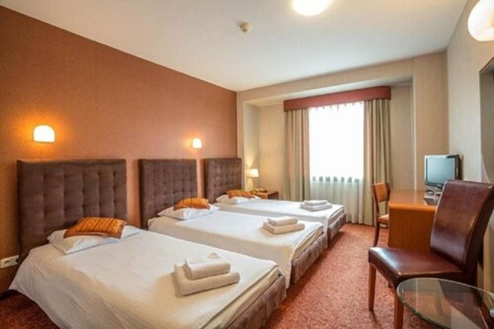 Hotel H12 photo 3