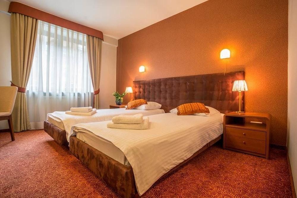 Hotel H12 photo 4