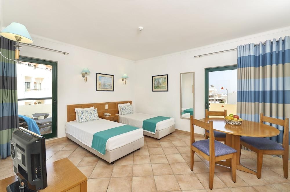 Oceanus Aparthotel photo 2