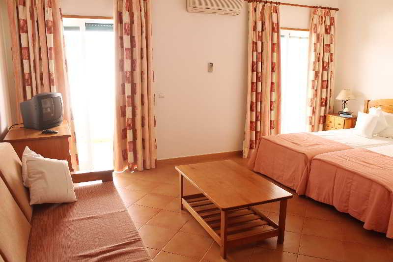 Oasis Beach Apartments photo 2