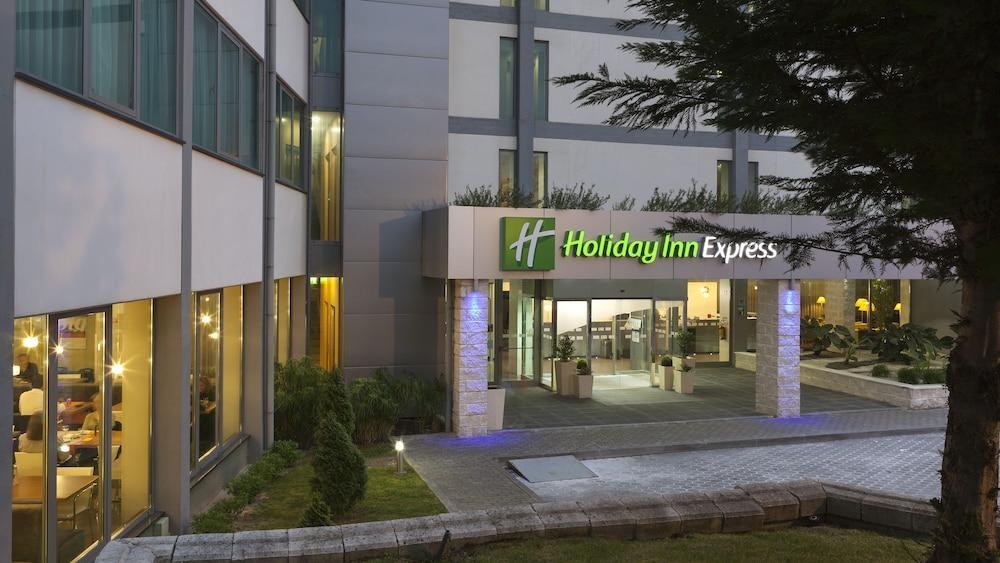 Holiday Inn Express Lisbon Airport photo 2