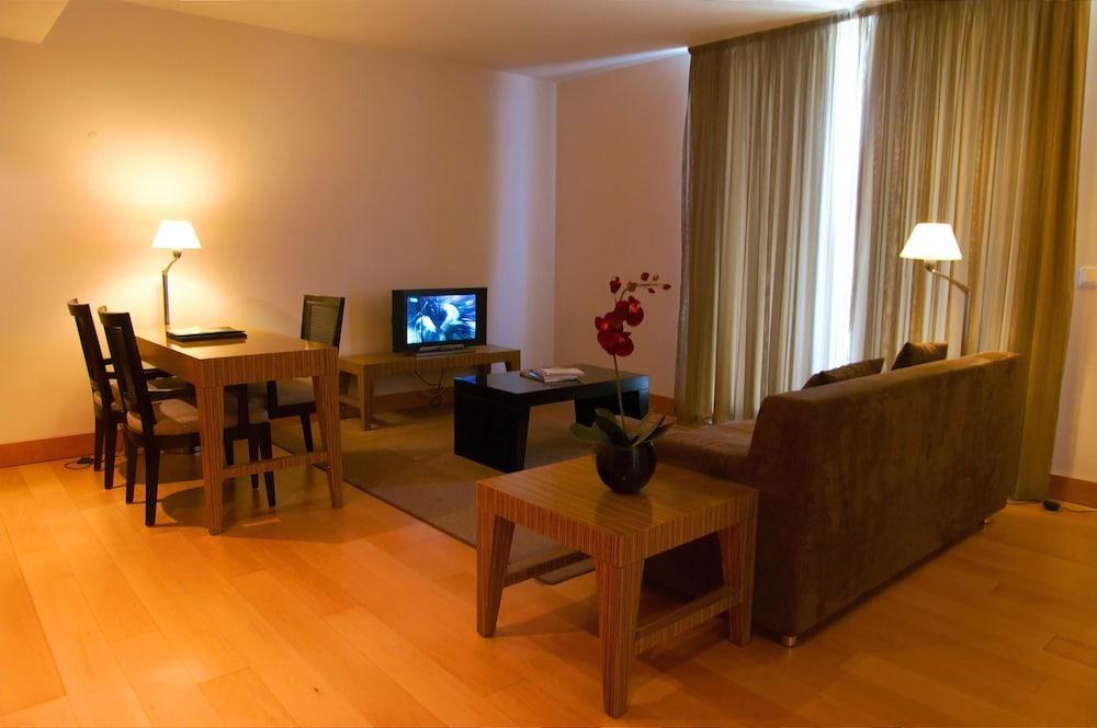Golden Residence photo 2