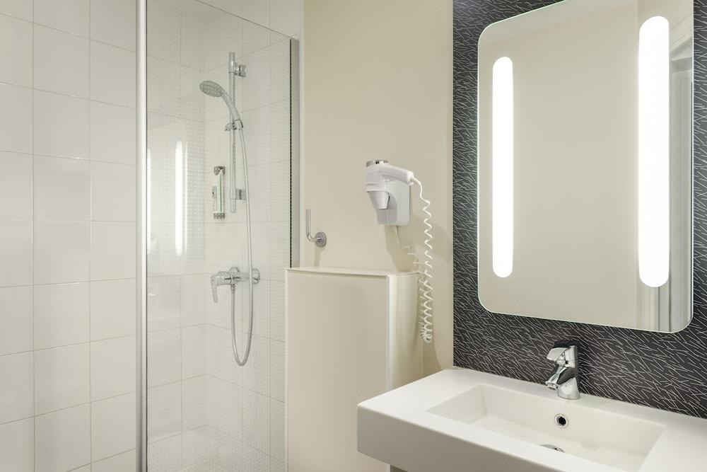 Ibis Geneve Centre Lac photo 1