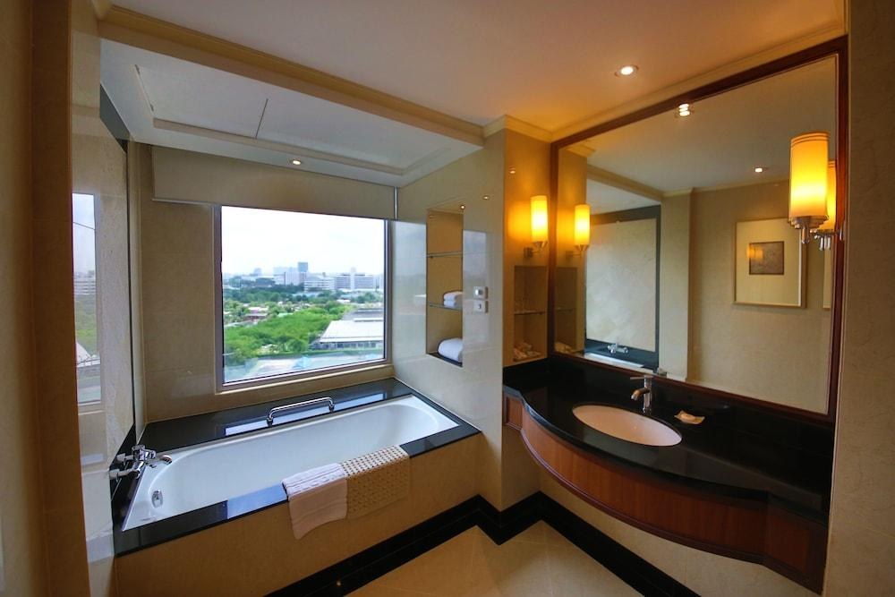 Rama Gardens Hotel Bangkok photo 2