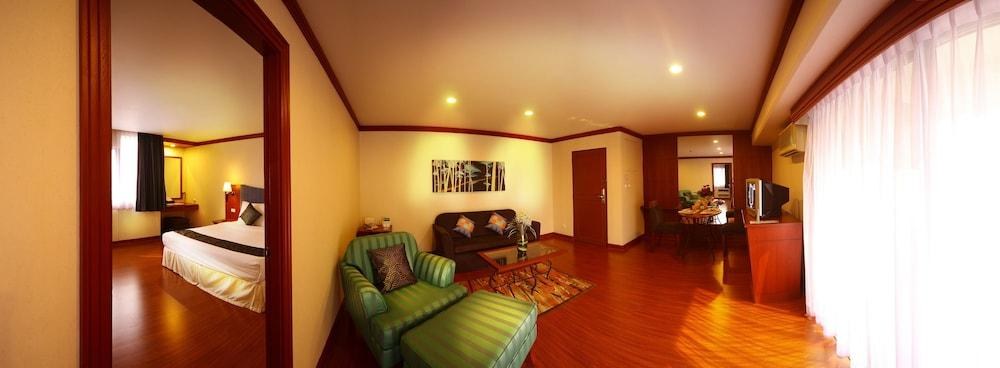 Baiyoke Suite photo 3