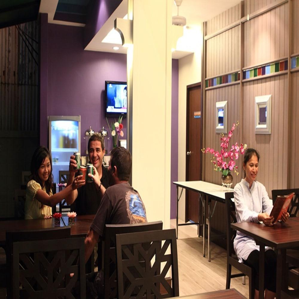 Sawasdee Hotel @ Sukhumvit Soi 8 photo 2
