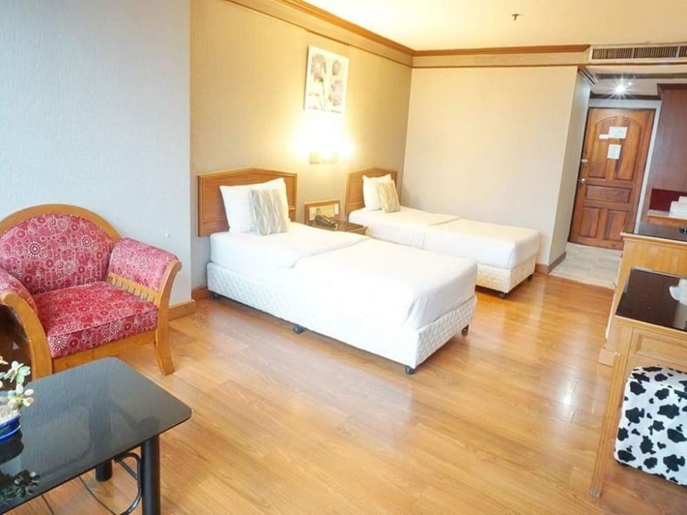 Bay Hotel Srinakarin photo 2