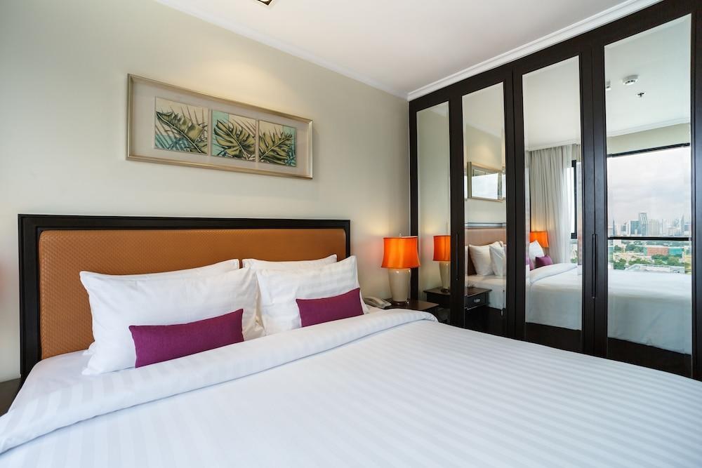 Bandara Suite Silom photo 3