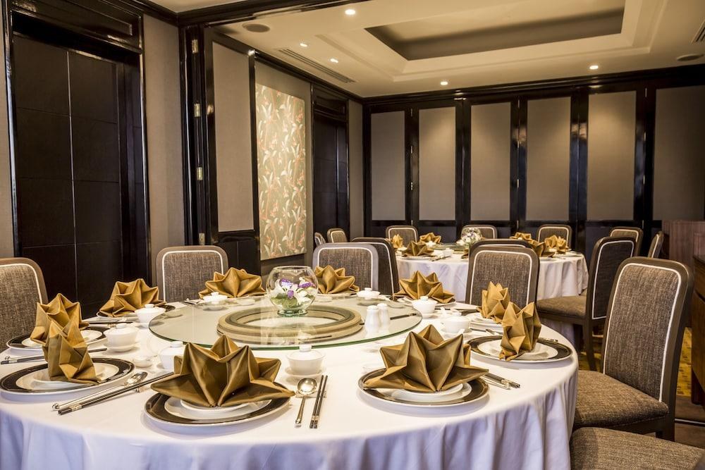 Crowne Plaza Bangkok Lumpini Park photo 3