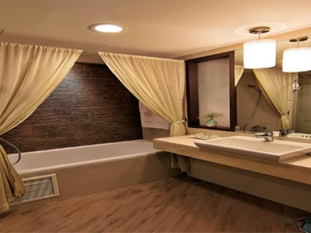 Bossotel Inn Bangkok photo 2