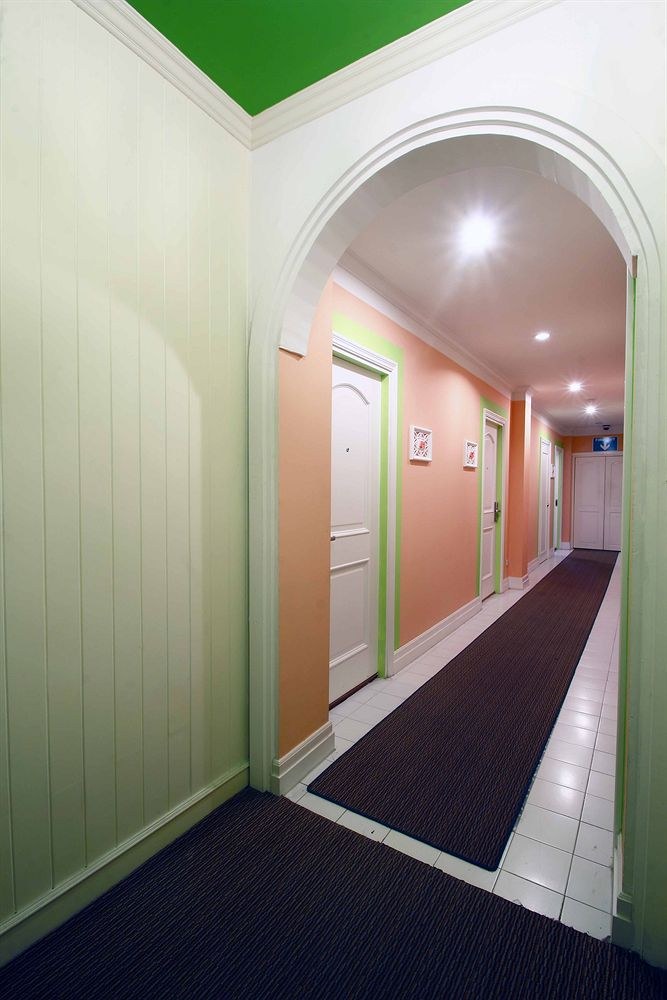 LA PETITE SALIL SUKHUMVIT 8