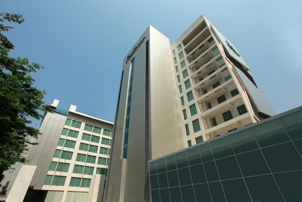 Radisson Suites Bangkok Sukhumvit photo 4