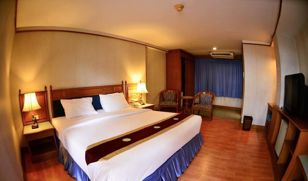 Silom Village Inn photo 3