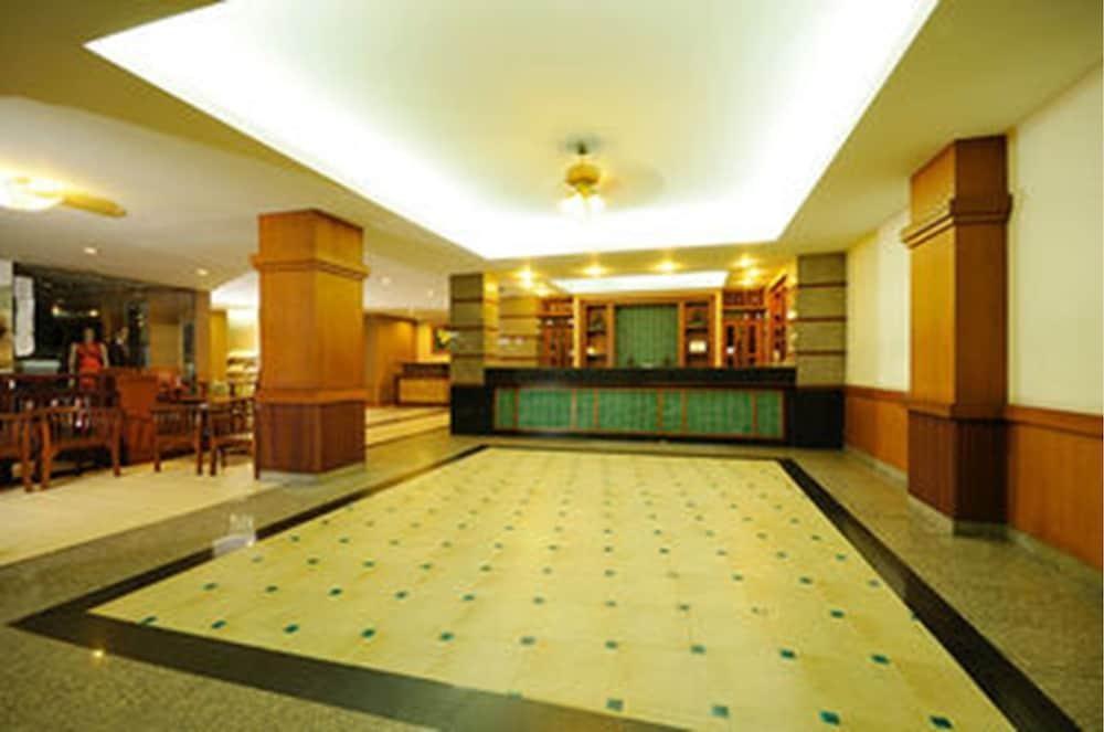 Rambuttri Village Inn & Plaza photo 2