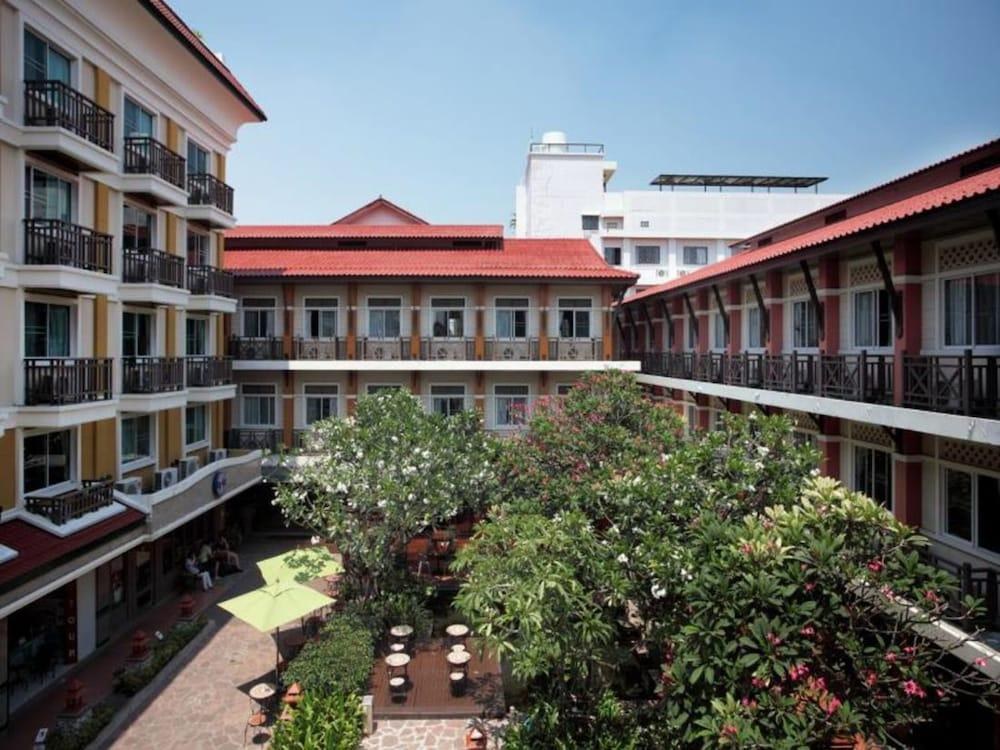 Rambuttri Village Inn & Plaza photo 3