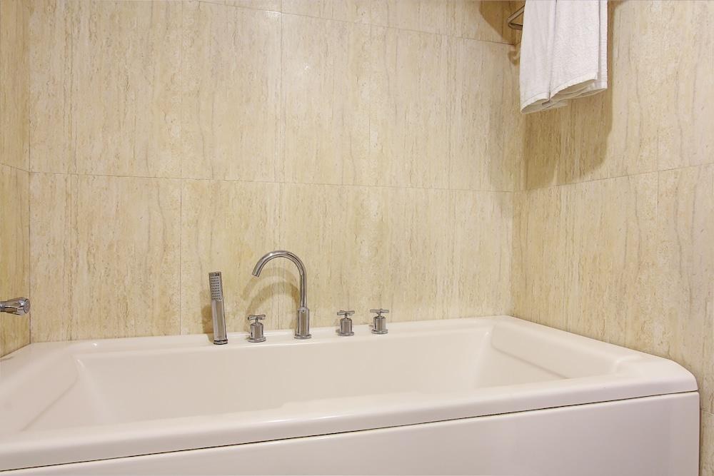 BALLY SUITE SUKHUMVIT photo 4