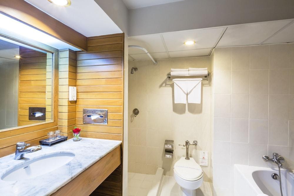 LOTUS HOTEL PANG SUAN KAEW photo 2