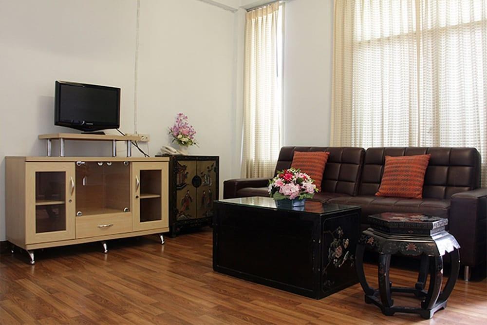 Maninarakorn Hotel photo 4