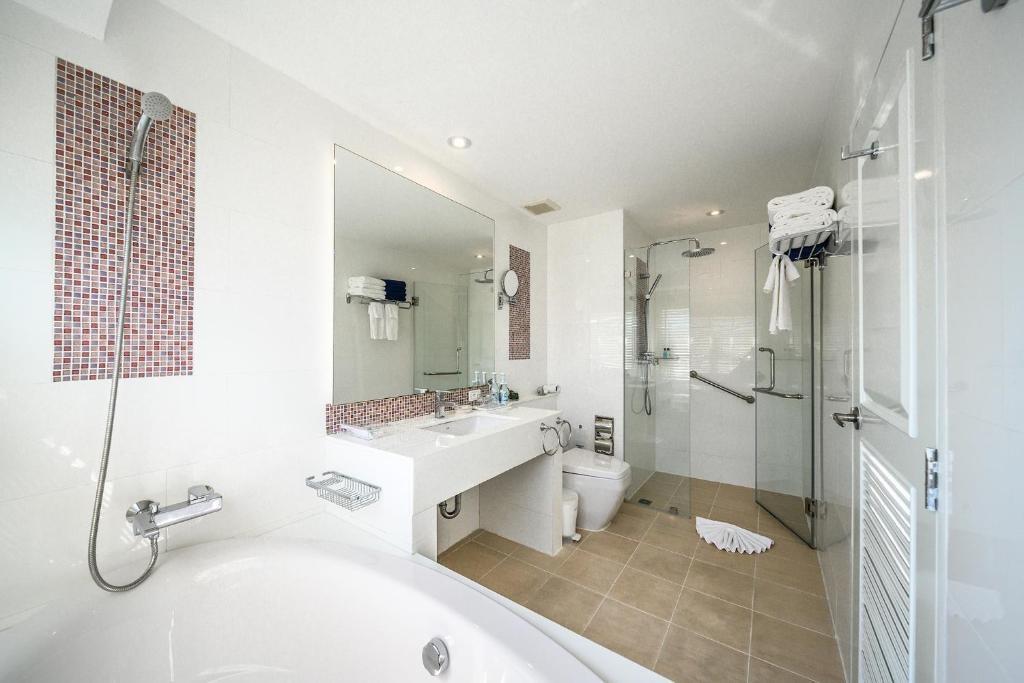 ANDAMAN BEACH SUITES HOTEL photo 2