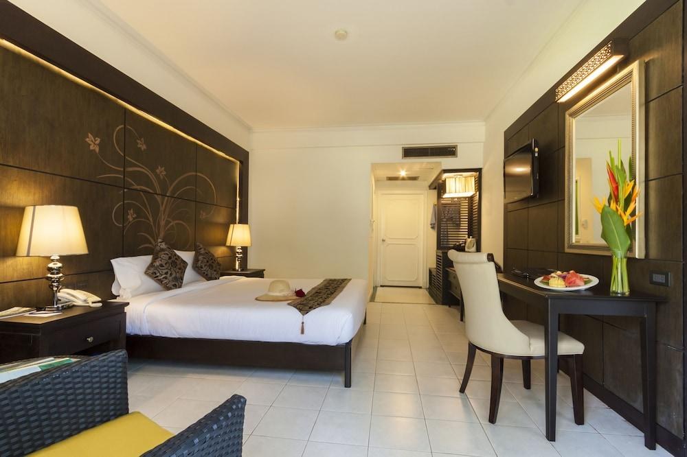 Amora Beach Resort Phuket photo 2