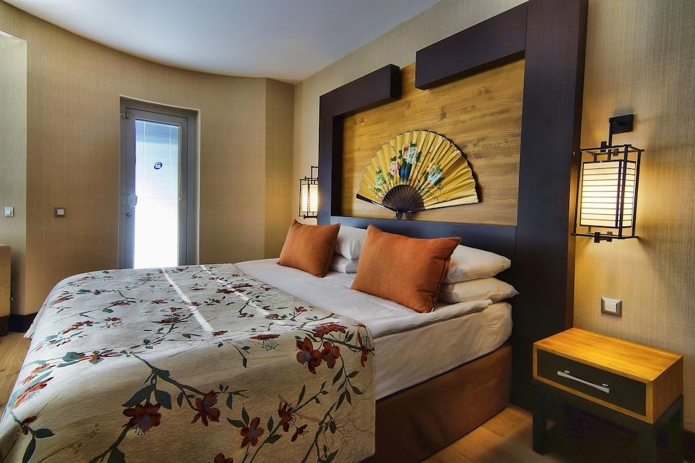 Limak Lara De Luxe Hotel & Resort photo 2