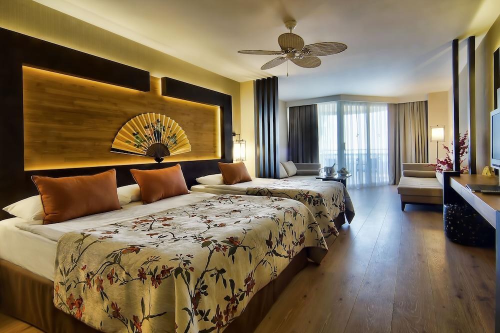 Limak Lara De Luxe Hotel & Resort photo 4