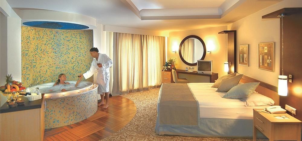 Royal Wings Hotel photo 2