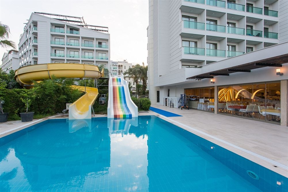 Falcon Hotel photo 1