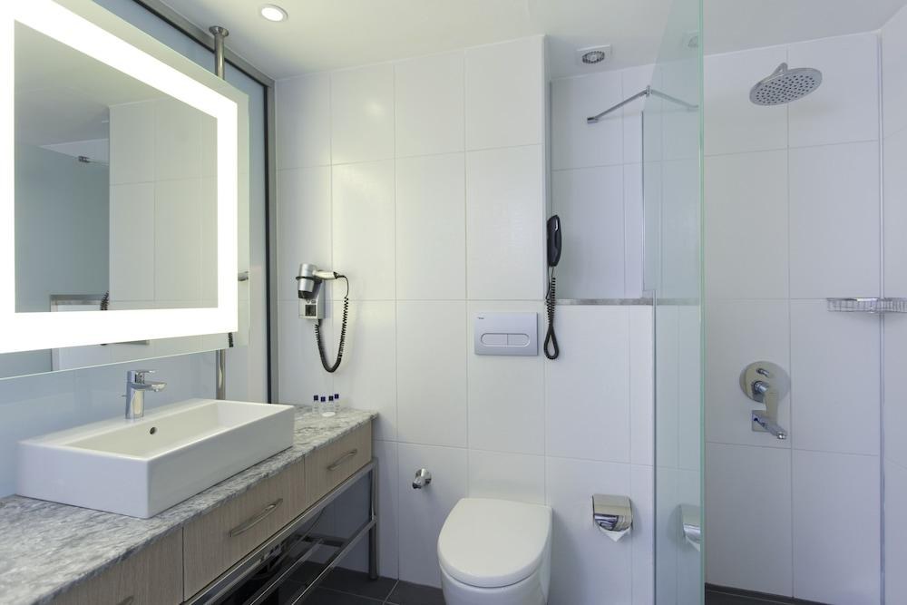 Falcon Hotel photo 2
