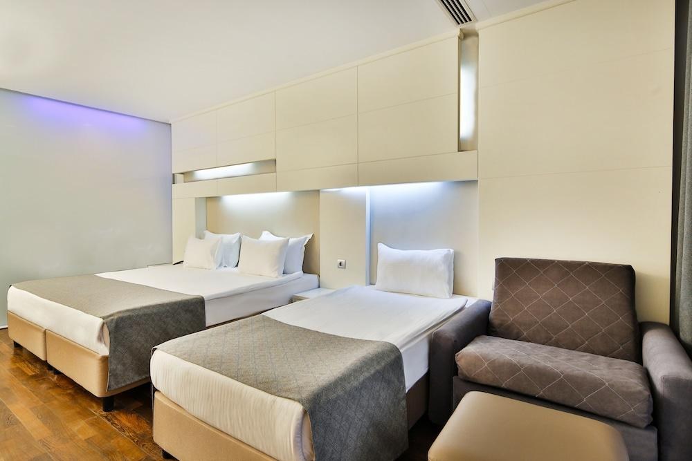 Nirvana Cosmopolitan Hotel photo 4