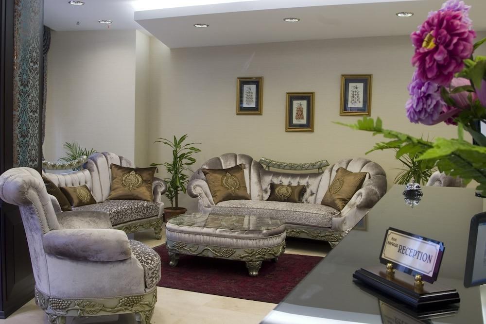 Maywood Hotel photo 2