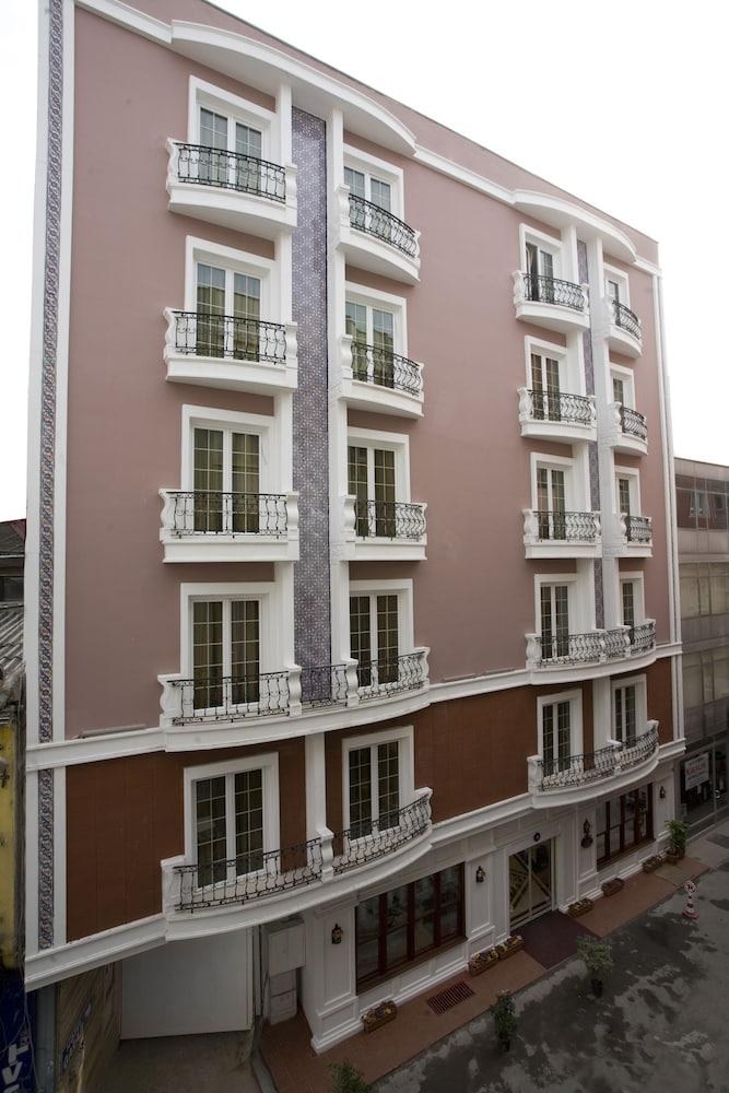Maywood Hotel photo 3